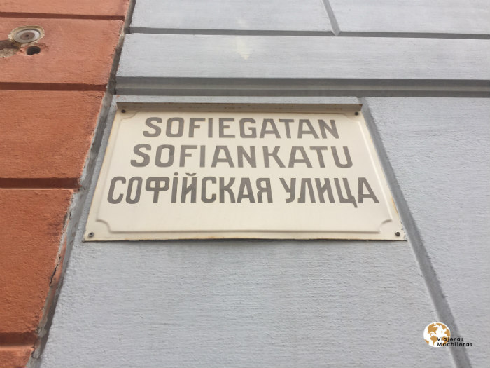 Cartel de calle en tres idiomas, Helsinki